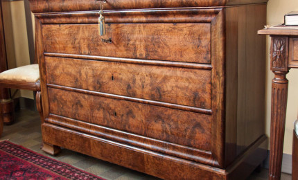 Chest of drawers made ​​of root